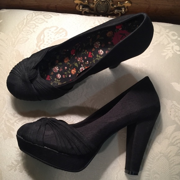 rocket dog pumps